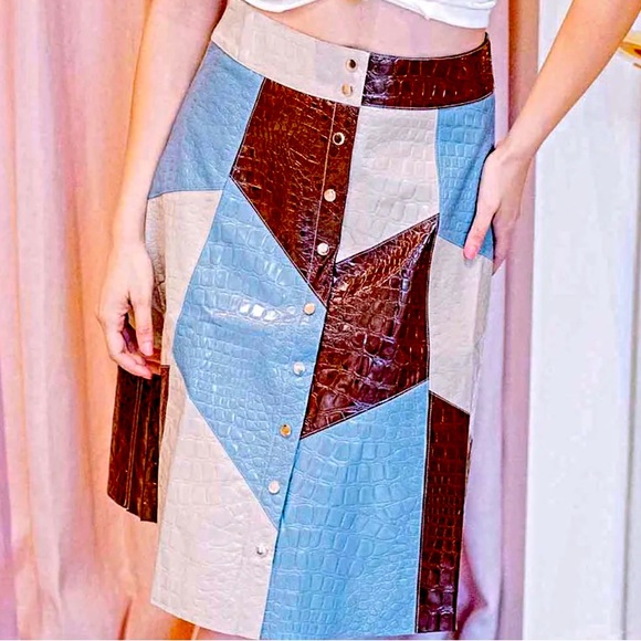 GRACIA EMBOSSED LEATHER PATCH SKIRT - Picture 1 of 4